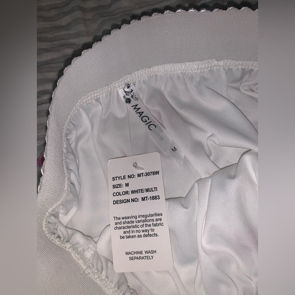 Beautiful skirt with embroidery, by Magic - Picture 3 of 8